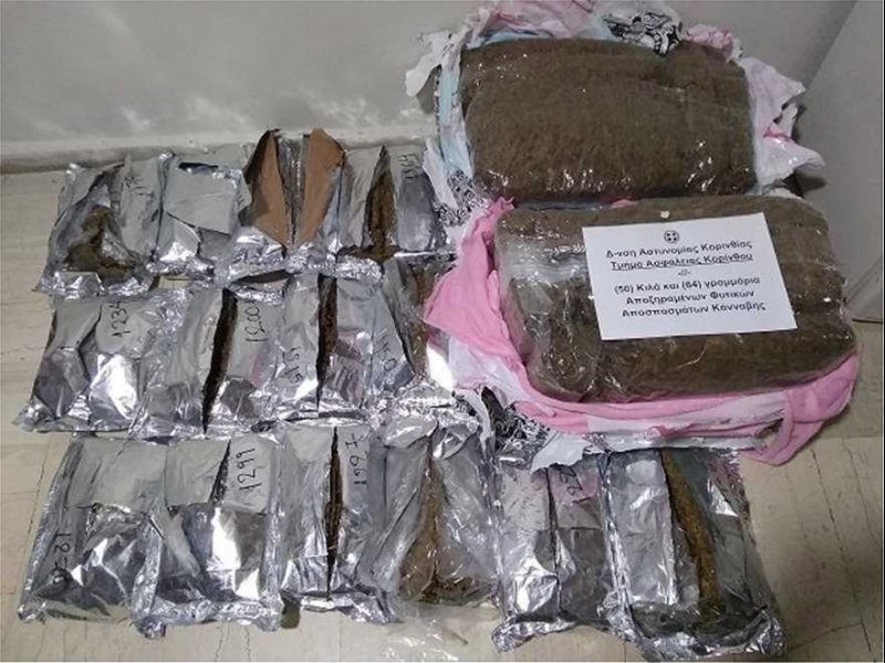 Ναρκωτικά σε φέρετρο και σε καπό αυτοκινήτου (φωτό)