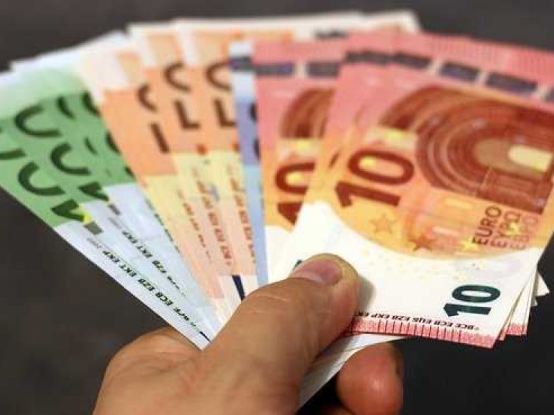 Ο λαϊκισμός, το υπερπλεόνασμα, τα επιδόματα και οι αμυντικές δαπάνες