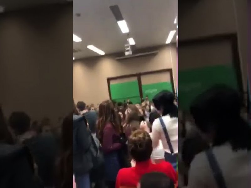Οι μπαχαλάκηδες και πάλι στην ΑΣΟΕΕ - Ξύλο, ροχάλες και αρπαγή τηλεφώνων (Φωτό και VIDEO)