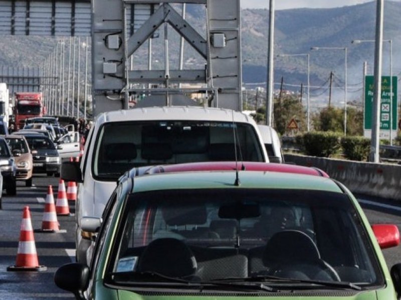 'Ανοιξε η μία λωρίδα στην Αθηνών – Κορίνθου