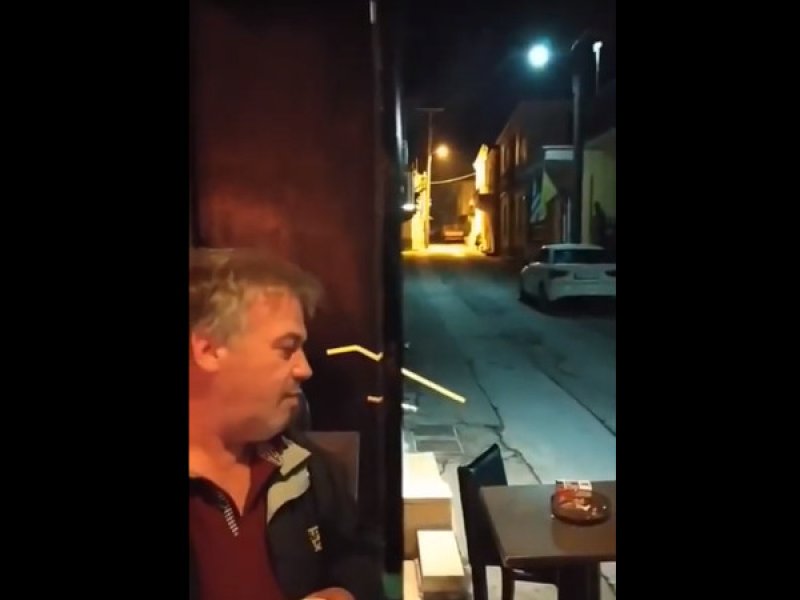 Καπνίζει σε κλειστό χώρο χωρίς να παραβιάζει το νόμο! (βίντεο)