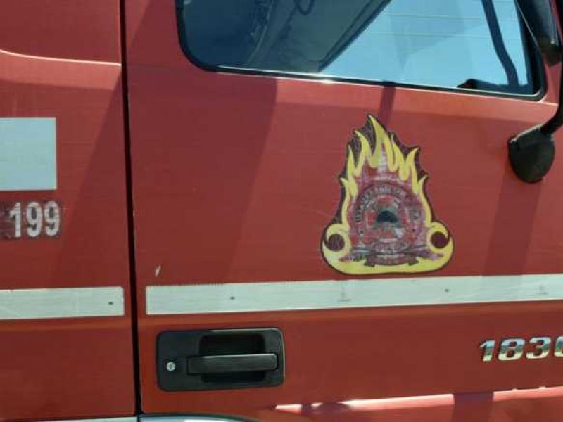 Καπανδρίτι: Μεγάλη φωτιά σε αποθήκη με εντομοκτόνα και λιπάσματα