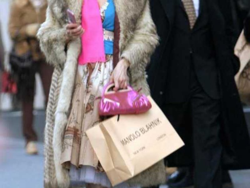 Η Carrie Bradshaw θα πρέπει πλέον να ψωνίζει κάπου αλλού παπούτσια