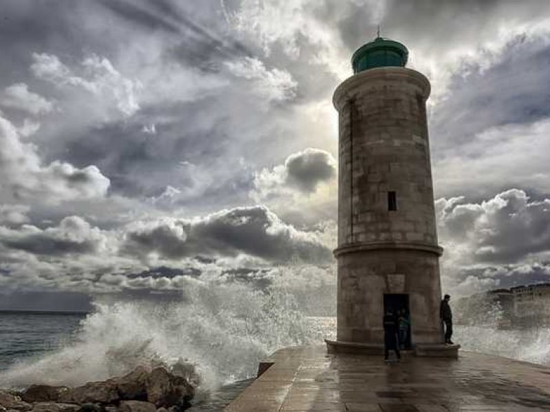 Η Ελληνική ιδιαιτερότητα, ένα πλοίο που χάθηκε στον Ορίζοντα του Εξευρωπαϊσμού.