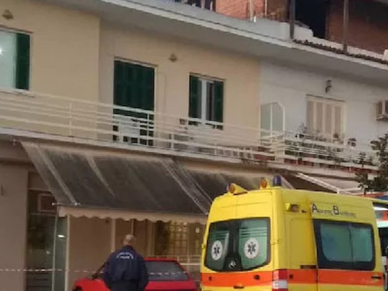 Αυτοπυροβολήθηκε μπροστά στο σπίτι του!