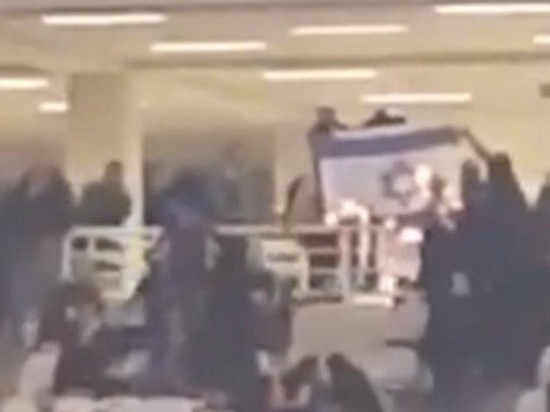 Πόσο αθώο και πόσο ανεύθυνο είναι να καις μια σημαία;