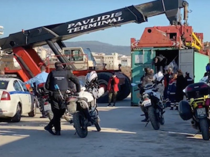 Εγκλωβισμένοι σε κοντέινερ με τηλεοράσεις βρέθηκαν μετανάστες στη Θεσσαλονίκη