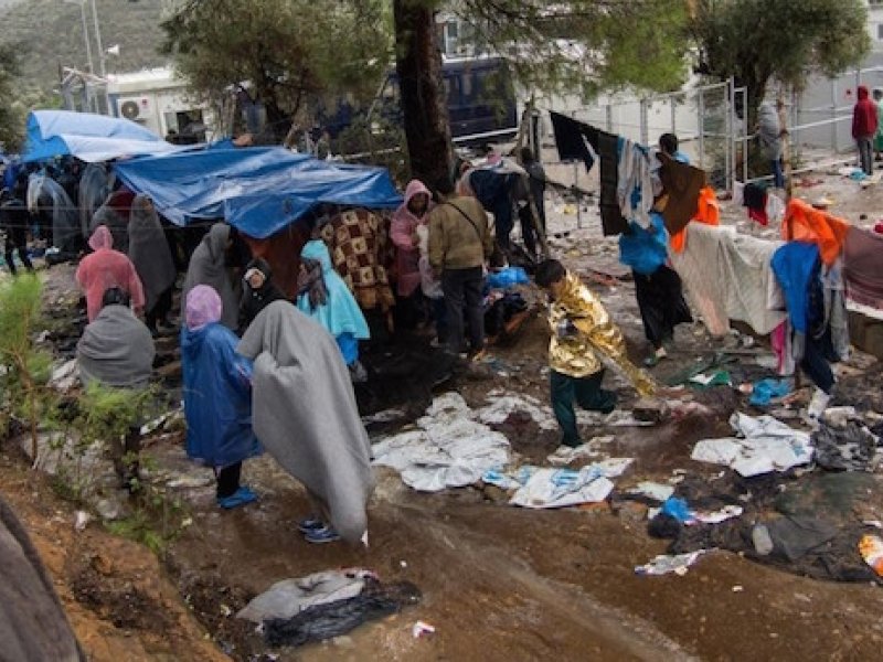 Χαροπαλεύει η 18χρονη που μαχαίρωσαν στη Μόρια