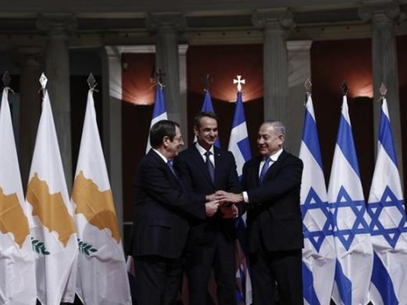 Τώρα γίναμε και 
