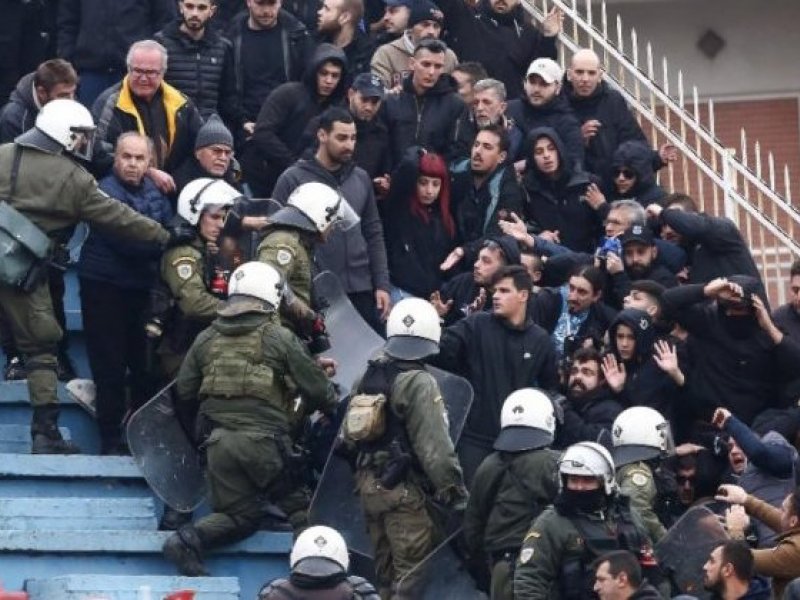 Σοβαρά επεισόδια στη Νέα Σμύρνη μεταξύ οπαδών Πανιωνίου και Ατρόμητου