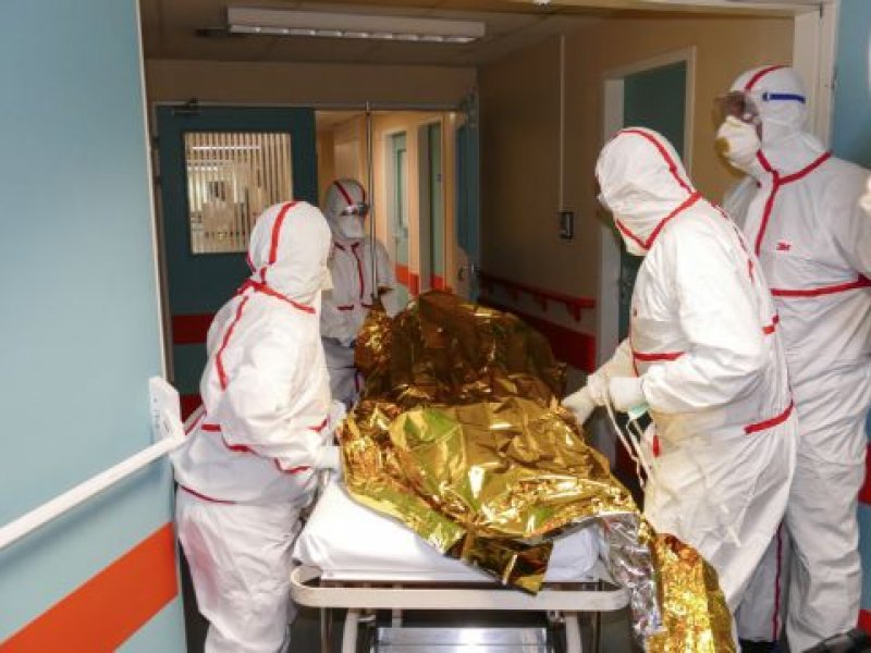 Κοροναϊός : Ηρθε η ώρα να κλείσουν λιμάνια, σχολεία, θέατρα, γήπεδα; – Τι προβλέπεται