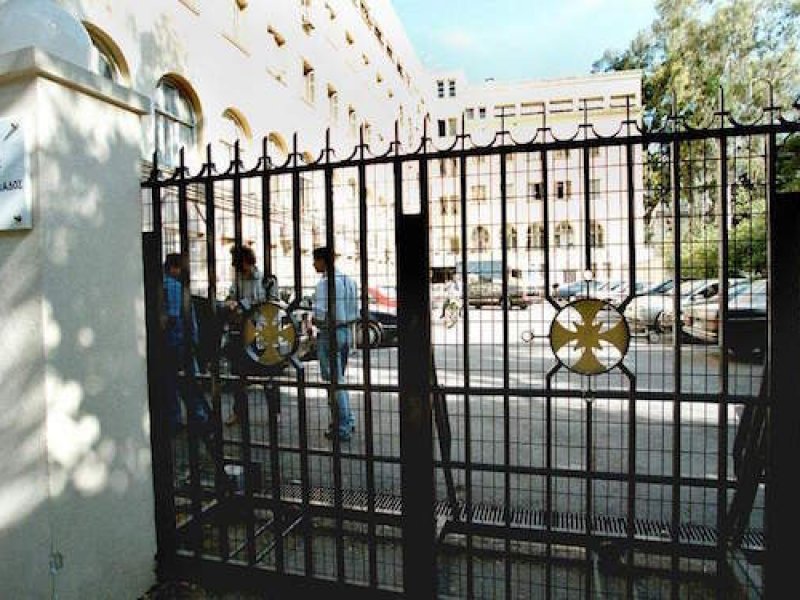 Ιερά Σύνοδος: Ο κορονοϊός δεν μεταδίδεται με τη Θεία Κοινωνία