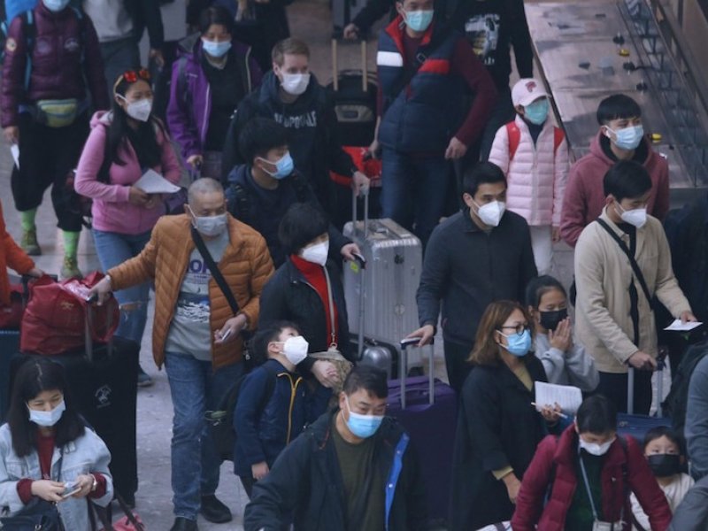 Σοκαριστική αποκάλυψη: Έως και 70.000 επιπλέον θανάτους θα φέρει η βρετανική «συνταγή» για τον κορονοϊό