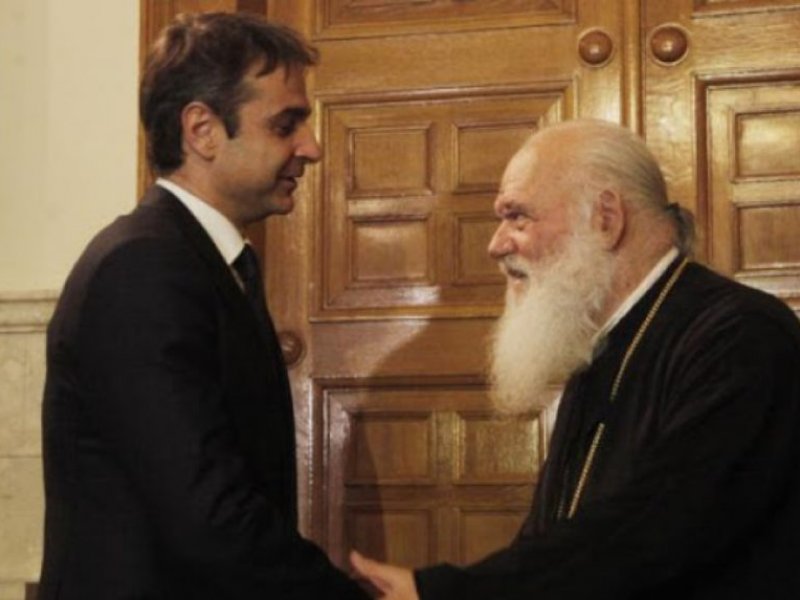 Μητσοτάκης: Μόνο ατομική προσευχή στις εκκλησίες