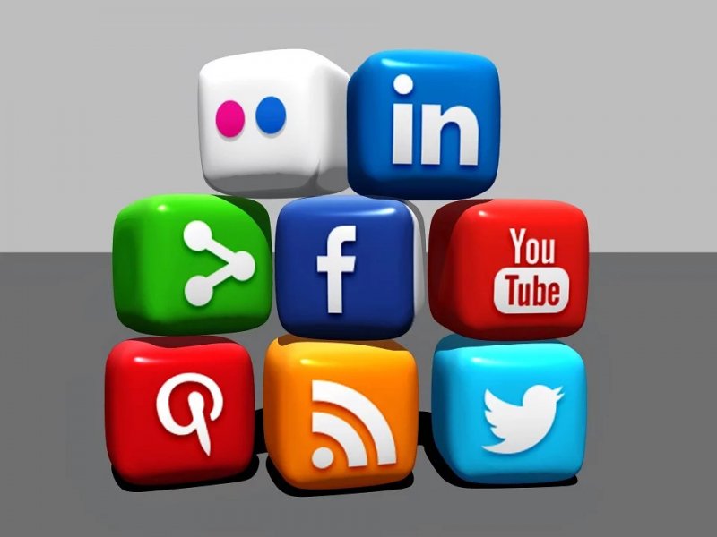 Έπεσαν WhatsApp, Facebook και Instagram
