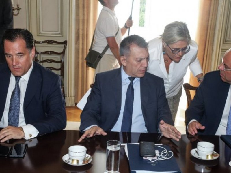 Έκτακτα μέτρα κυβέρνησης: Τι αλλάζει για τους επόμενους 2-3 μήνες σε επιδόματα, δάνεια, αγορά εργασίας