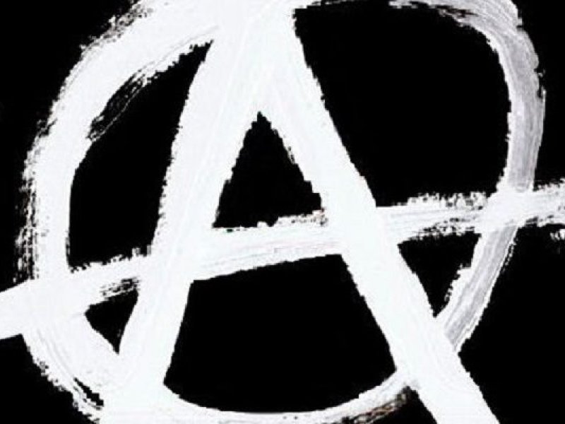 Αναρχικοί υπέρ κλειστών συνόρων και έθνους και κατά των ΜΚΟ!
