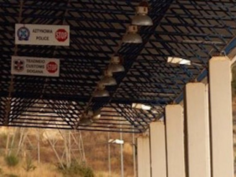 Τα σύνορά της με την Ελλαδα κλείνει από αύριο η Αλβανία
