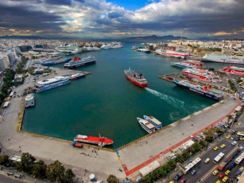 Πειραιάς: Αναστολή λειτουργίας όλων των υπηρεσιών για 14 ημέρες