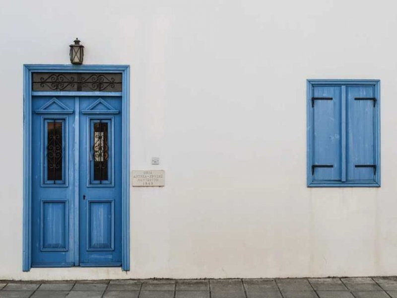 Η εφορία «παγώνει» τις αλλαγές μόνιμης κατοικίας