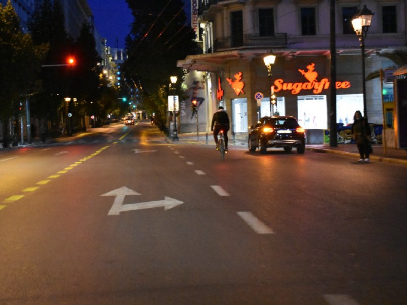 «Restart» με self test και εμβολιασμούς - Πώς ανεβάζει «ταχύτητα» η χώρα