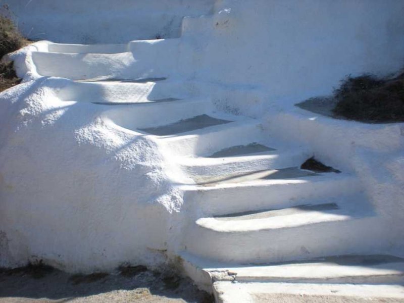 Επιπλέον περιορισμοί σε Μύκονο και Σαντορίνη