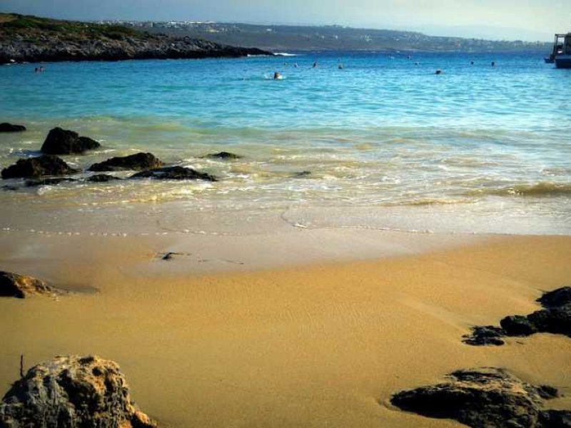 Σε τρία μεγάλα νησιά αίρεται αρχικά η απαγόρευση πρόσβασης