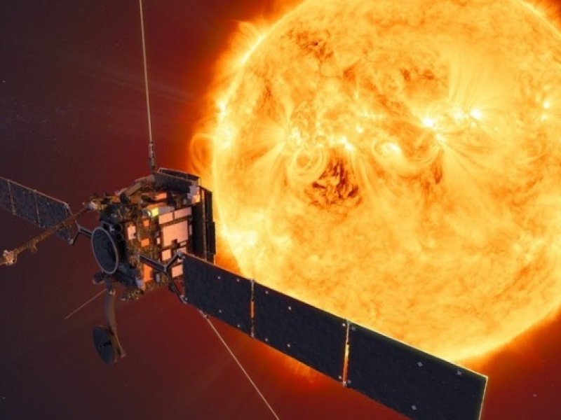 Το ευρωπαϊκό σκάφος Solar Orbiter ετοιμάζεται να περάσει μέσα από τις ουρές του κομήτη Atlas