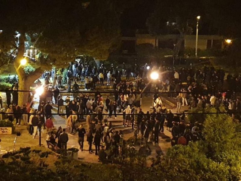 Δεν χαμπαριάζουν τα παιδιά...Τα take away πάρτι δίνουν και παίρνουν στην Αγία Παρασκευή