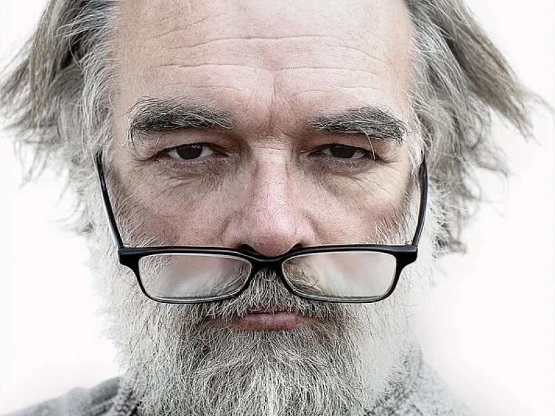 Το σύνδρομο... ξερόλα: «Ο κατά φαντασίαν παντογνώστης»