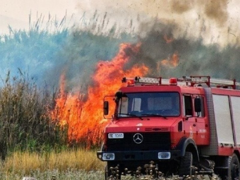 Πύρινη κόλαση στις Κεχριές κοντά σε στρατόπεδο με πυρομαχικά – Εκκενώνονται τρεις οικισμοί