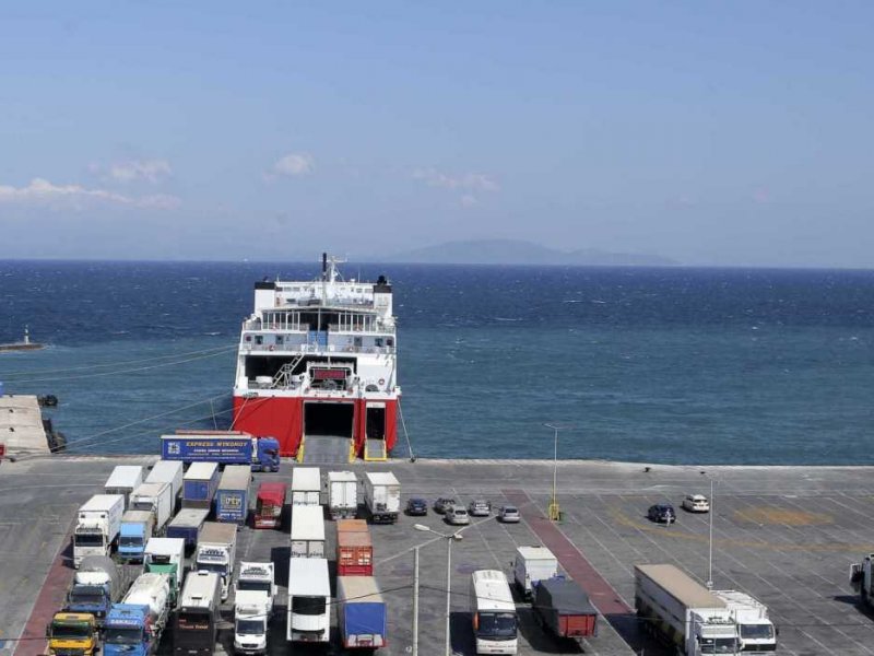 Δειγματοληπτικοί έλεγχοι σε Πειραιά και Ραφήνα για εκδρομείς που επιστρέφουν