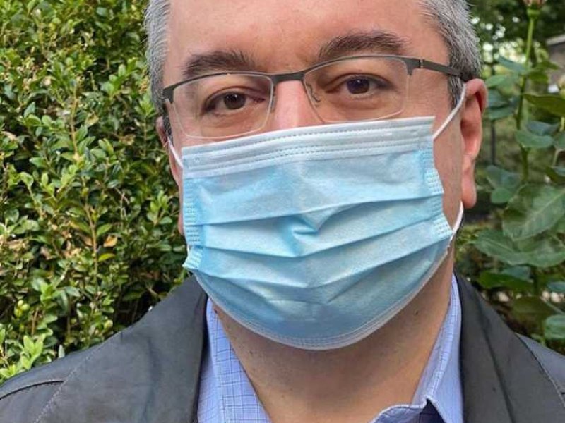 Ηλίας Μόσιαλος: Η τρίτη δόση εμβολίου εξουδετερώνει την 'Ομικρον