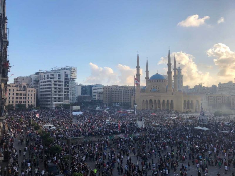 Βηρυτός: Εισβολή διαδηλωτών και πυροβολισμοί στο υπουργείο Εξωτερικών (video + pics)