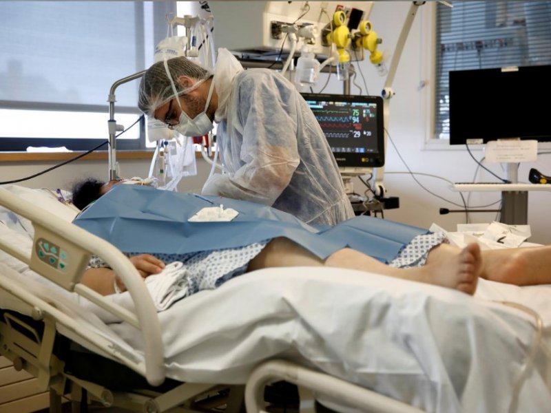 Ραγδαία αύξηση στους διασωληνωμένους – Γεμίζουν επικίνδυνα τα νοσοκομεία αναφοράς στην Αττική