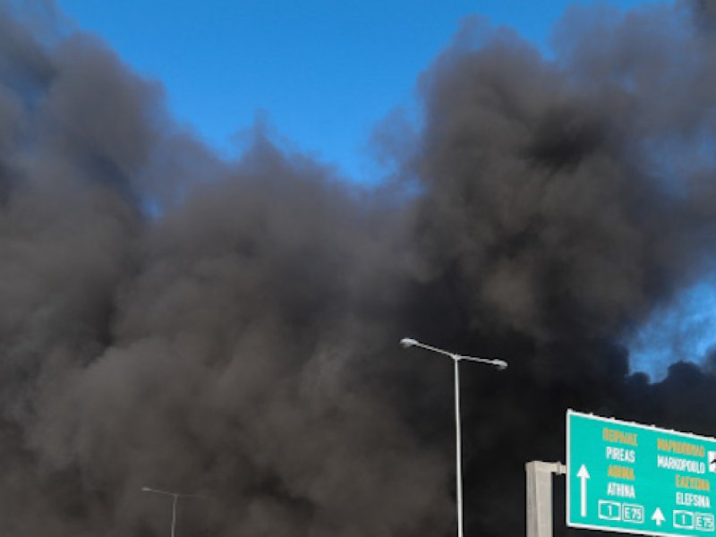 Φωτιά στη Μεταμόρφωση: Οδηγίες της Περιφέρειας Αττικής προς τους κατοίκους