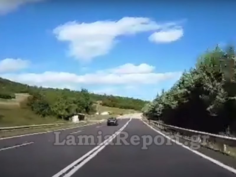 Οδηγούσε στο αντίθετο ρεύμα στο Δομοκό σα να μην τρέχει τίποτα!! (βίντεο)