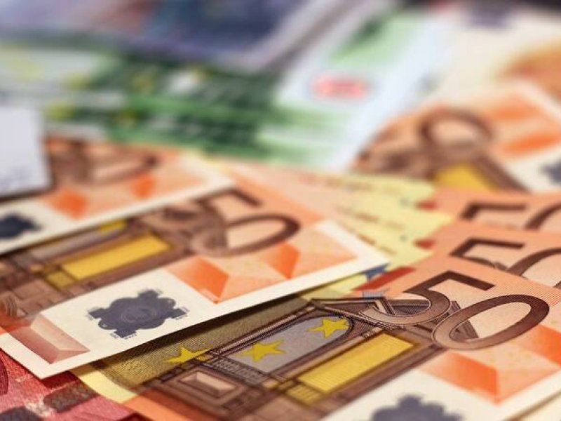 Δείτε αν δικαιούστε την έκτακτη οικονομική ενίσχυση Πάσχα των 200 ευρώ