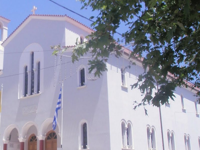 'Ελα, Παναϊα μ': Ιερέας αρνήθηκε να κοινωνήσει 8χρονη, γιατί ...είχε βαπτιστεί αλλού
