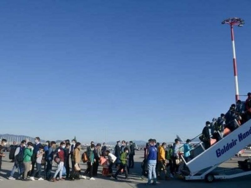 Financial Times: Μεταφορά αιτούντων άσυλο σε απομακρυσμένα νησιά του Ατλαντικού εξέτασε το Λονδίνο