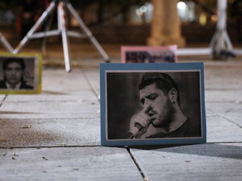Με κεριά στο Σύνταγμα ενόψει της δικαστικής απόφασης για τη Χρυσή Αυγή