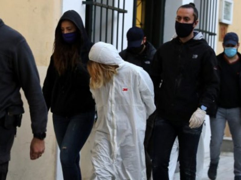 Προφυλακίστηκαν η 15χρονη και ο 17χρονος σύντροφός της για τη δολοφονία της 50χρονης στην Αγία Βαρβάρα