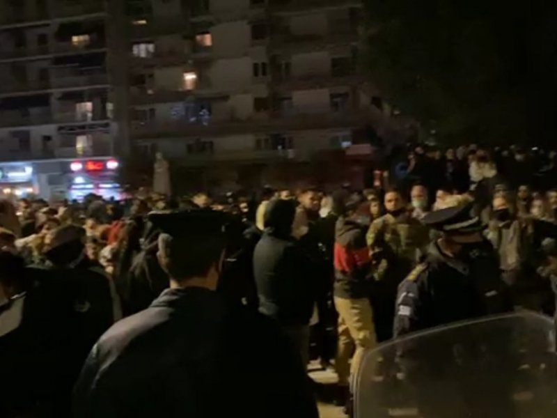 Εκτός ελέγχου η Θεσσαλονίκη – Θετικός ένας στους τρεις που κάνει τεστ – Φόβοι για αυστηρότερα μέτρα