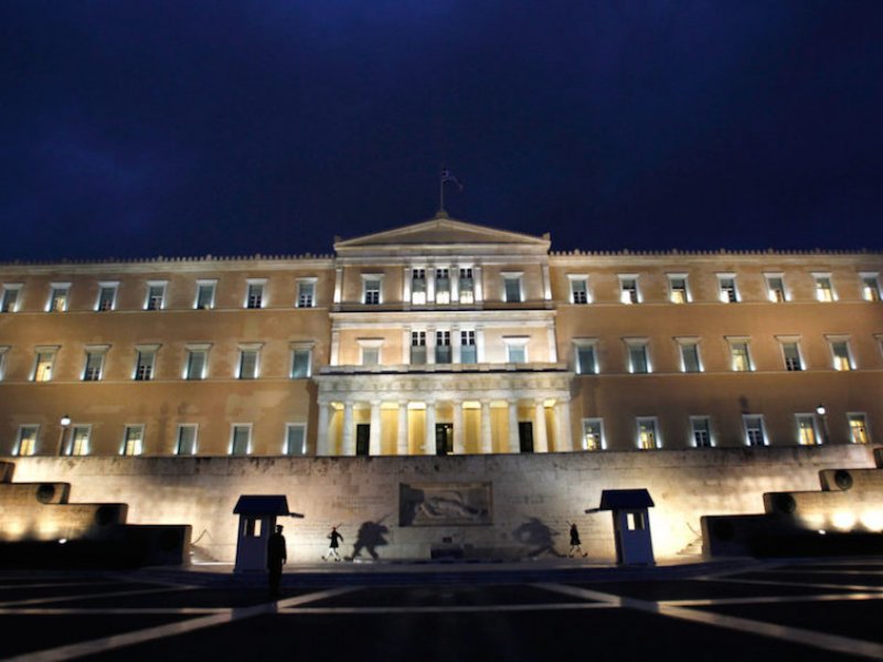 Σύνταγμα: Σε 14 προσαγωγές ατόμων αρνητών της μάσκας προχώρησε η ΕΛ.ΑΣ.