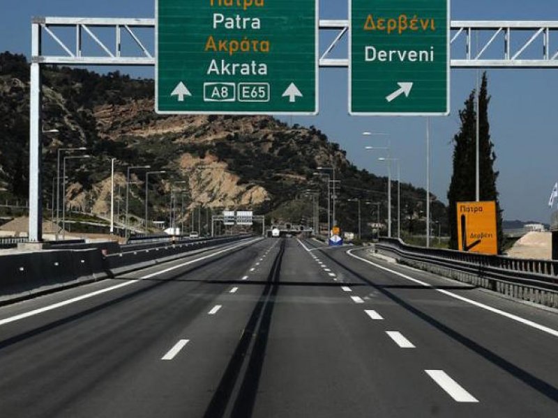 Άνδρας απειλεί να πέσει από γέφυρα στην Κορίνθου-Πατρών - Κλειστή η εθνική οδός προς Πάτρα