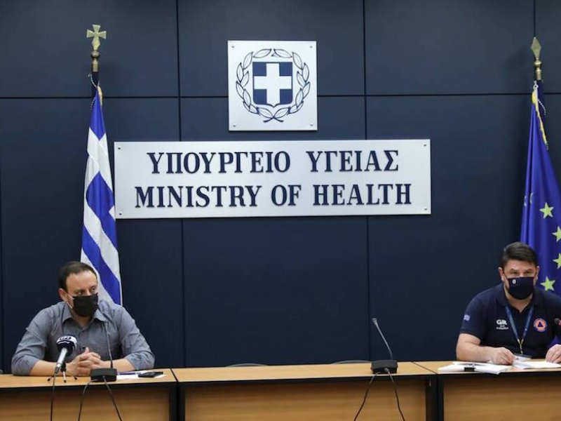 Υψηλό επιδημιολογικό φορτίο στην Αττική – Ανησυχία για την έξοδο της Παρασκευής
