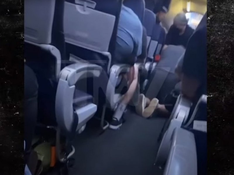 ΗΠΑ: Ασθενής με κορονοϊό πέθανε εν πτήσει (σοκαριστικά βίντεο)