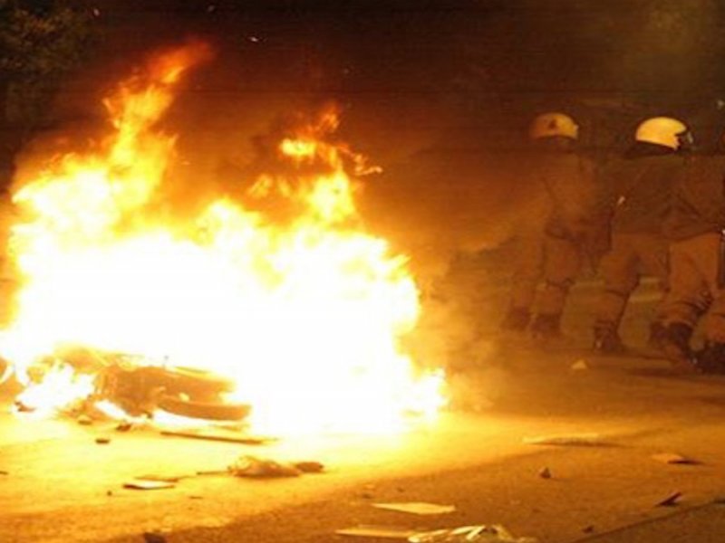 Σοβαρά επεισόδια με μολότοφ και χημικά στον Ασπρόπυργο!