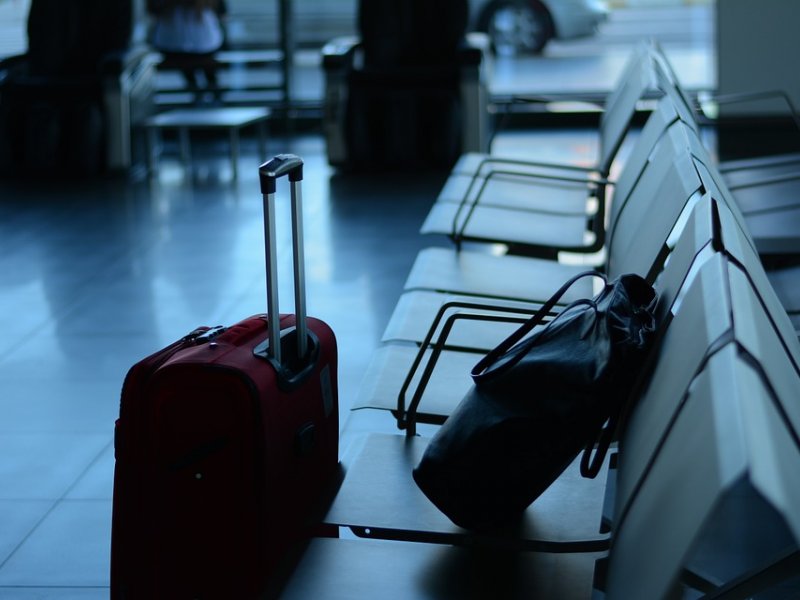 Καραντίνα επτά ημερών για τους ταξιδιώτες από τη Βρετανία