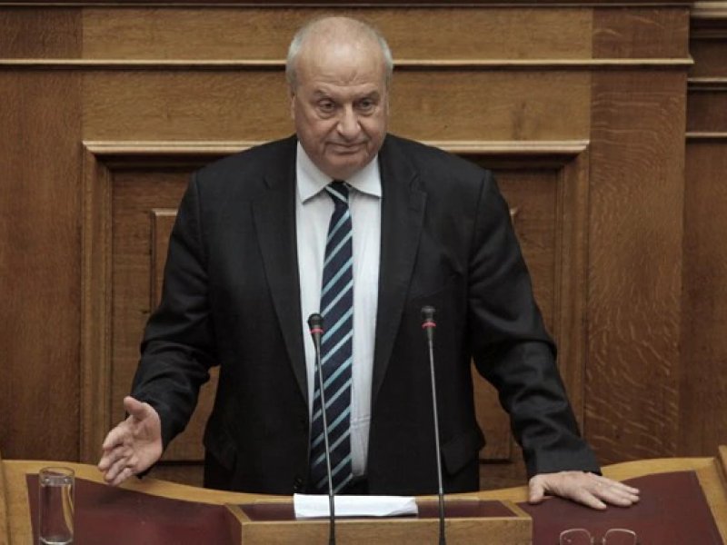 Διασωληνωμένος στο 